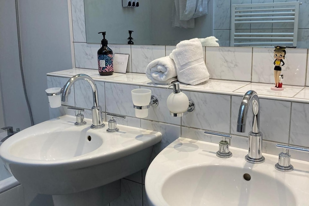 London Luxe Apartment - Central Location