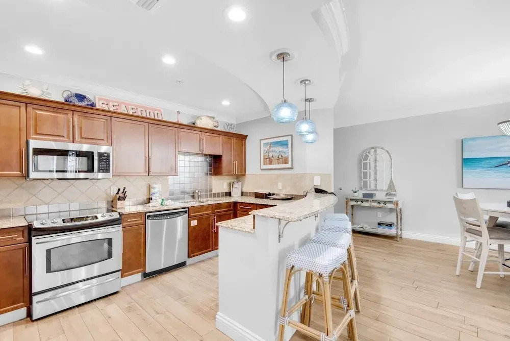 Emerald Grande W222- Rexford's Beach Retreat