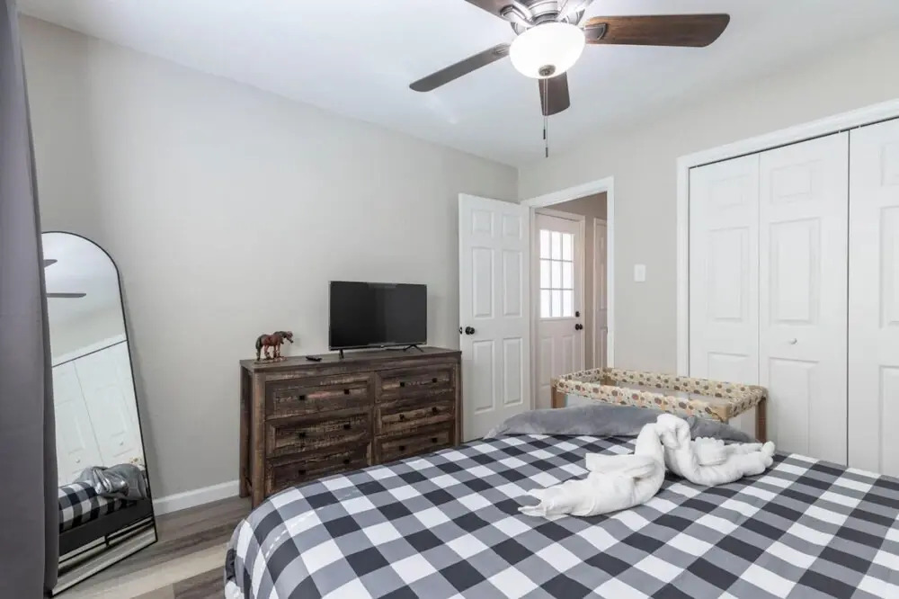 Family Dog Friendly Retreat, Arlington