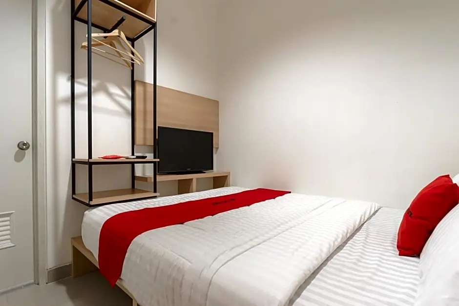 RedDoorz near Seasons City Mall 3