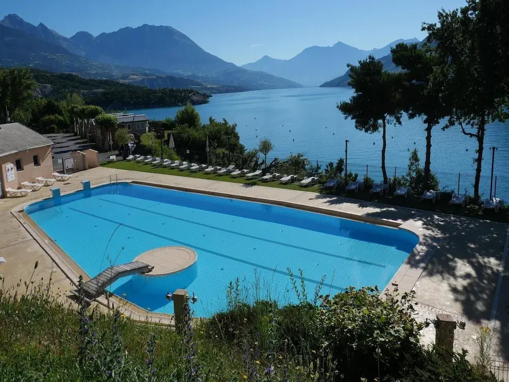 Mobile Homes for 4 People With Lake View in Residence L'ecrin du Lac, Chorges