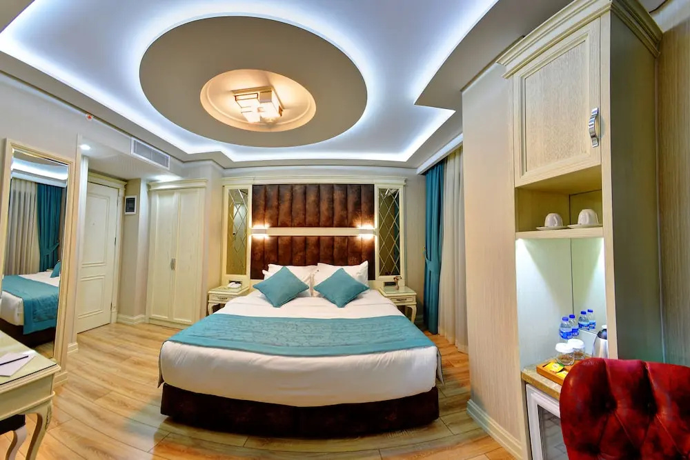 Novelty Hotel