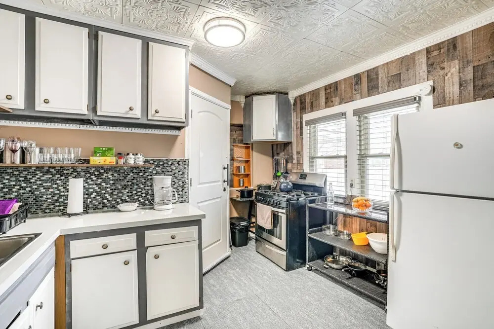 4 Mi to Dtwn Kalamazoo: Central Apt
