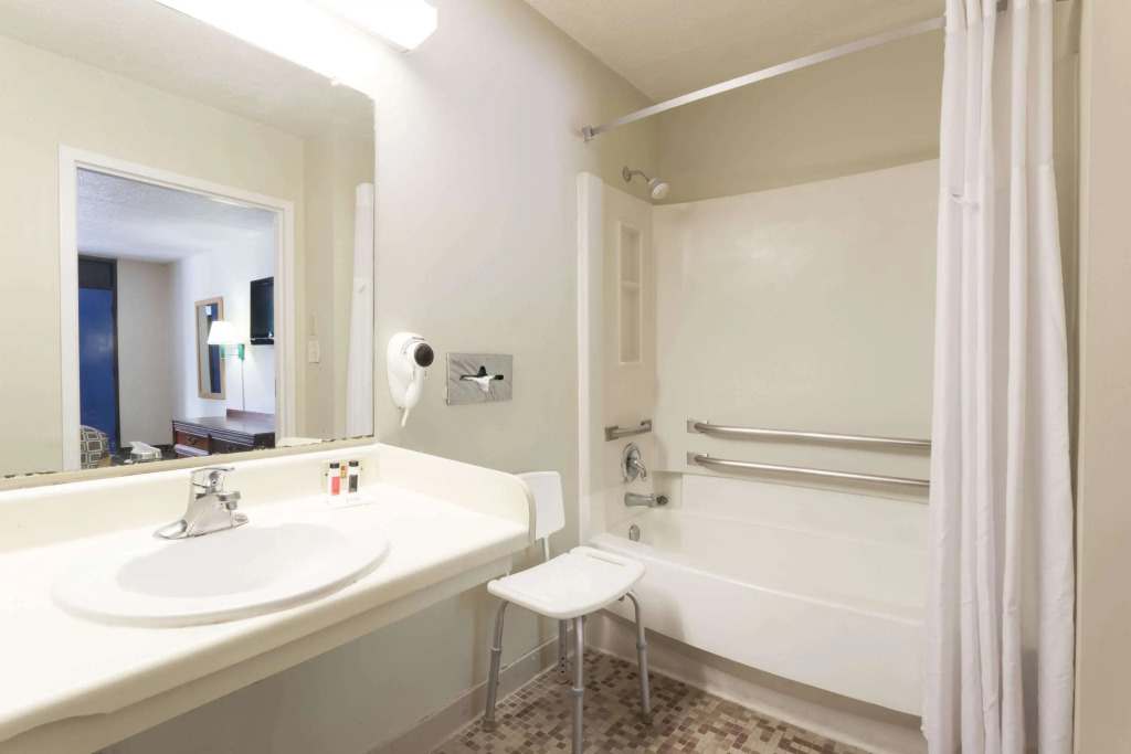 Travelodge by Wyndham Savannah Area/Richmond Hill