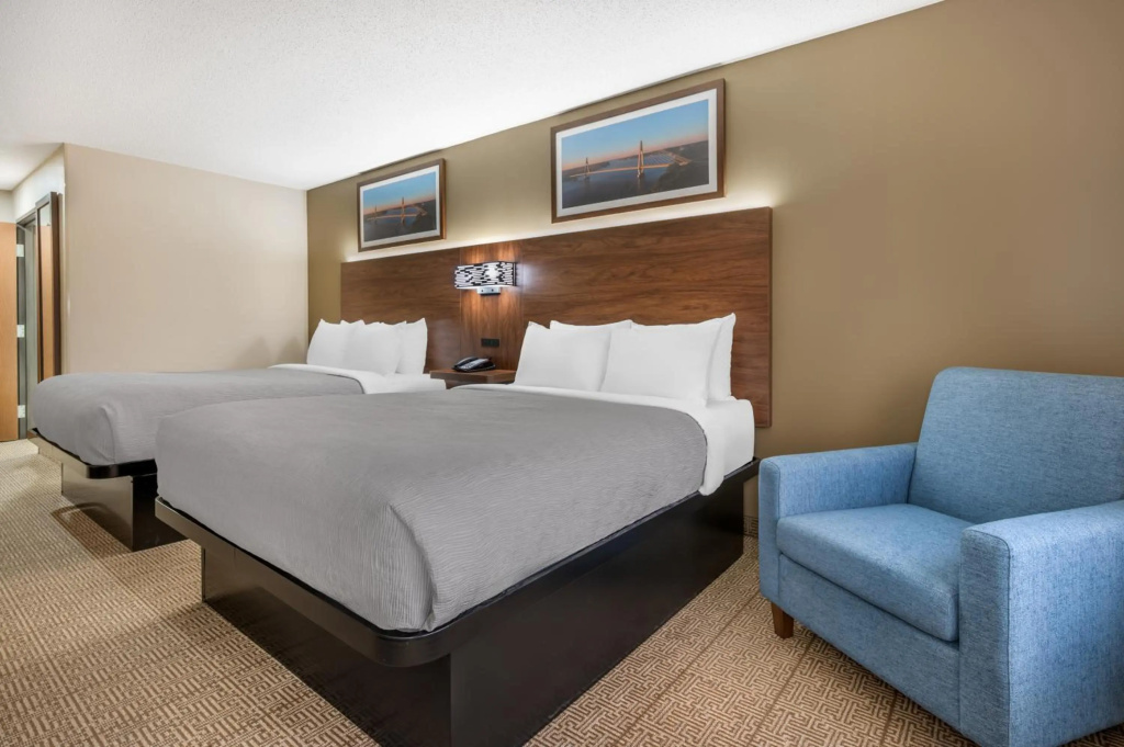 Quality Inn & Suites near Owensboro & Holiday World GOLD AWARD WINNER