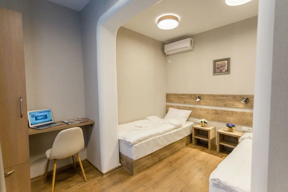 Falcon Apartments - 300 Aragveli