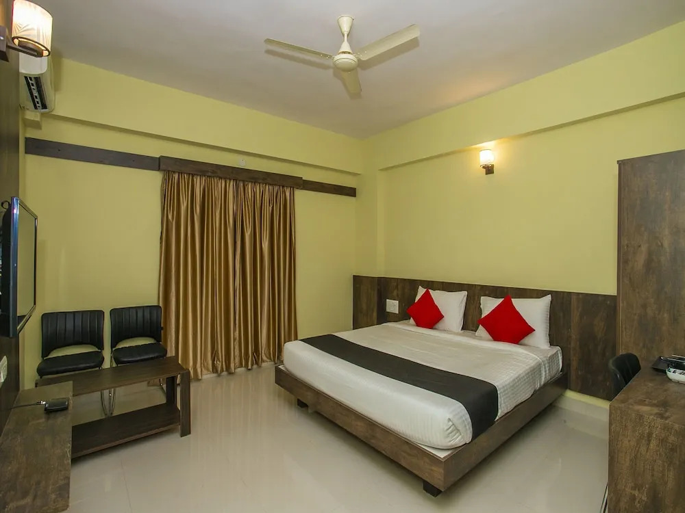 Capital O 23481 Rmv Savera Hotels