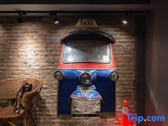 Tuk Tuk House 250m from MRT Sirikit