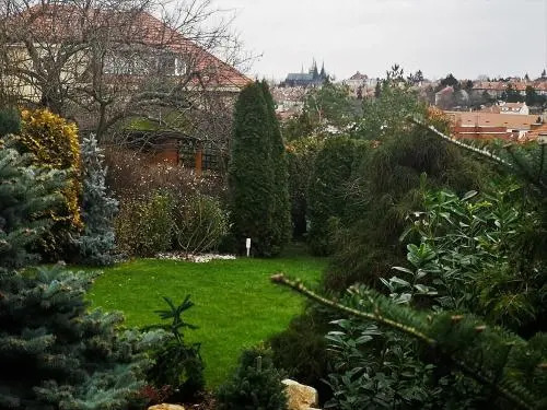 Apartment with Sauna and Garden