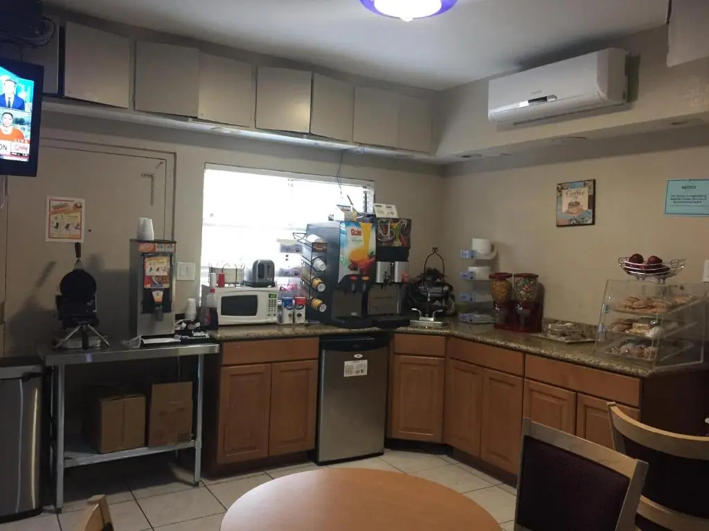 Townhouse Inn and Suites