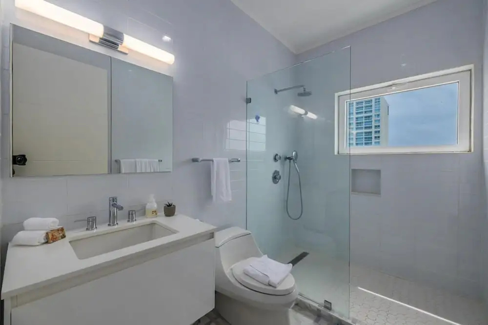 NEW 2BR Condo in of Palm Beach Walk 2 Beach