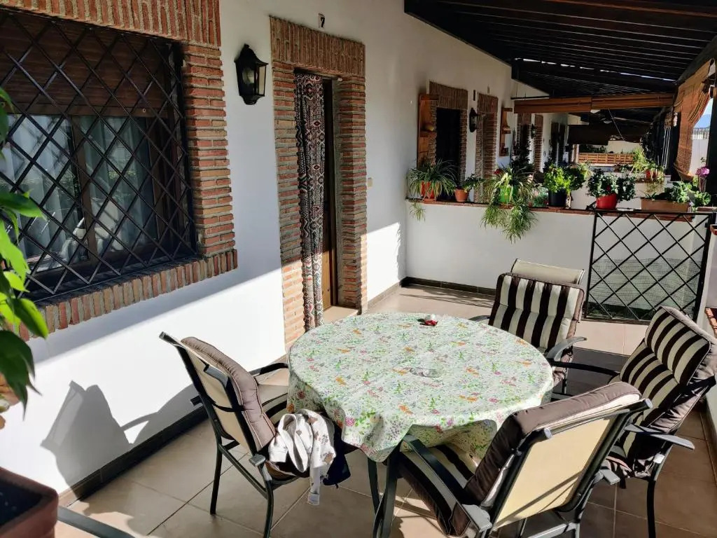 Vistaluque - Casa Adosada de 3 habitaciones con Piscina y Pista de Padel