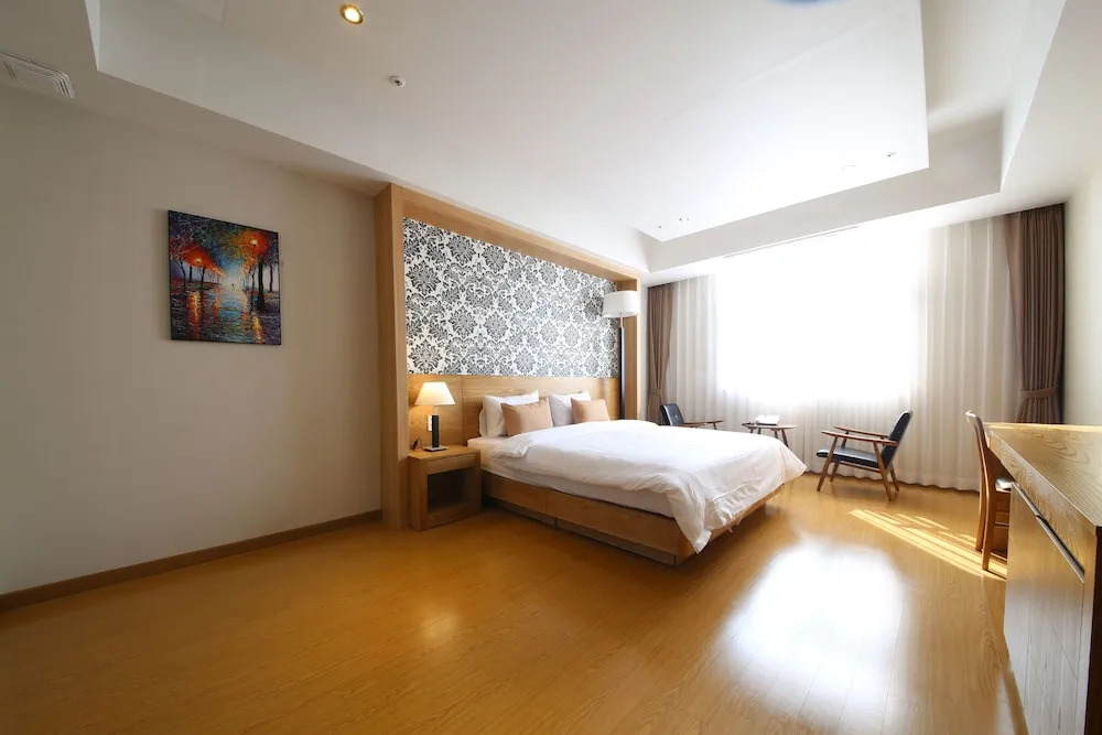 Lake 45 Hotel