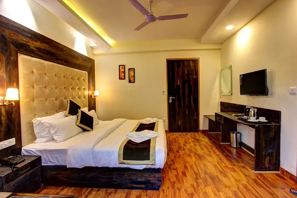 OYO 10786 Hotel Hill County