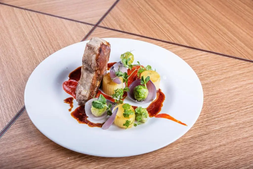 Restaurant & Design Hotel Noem Arch