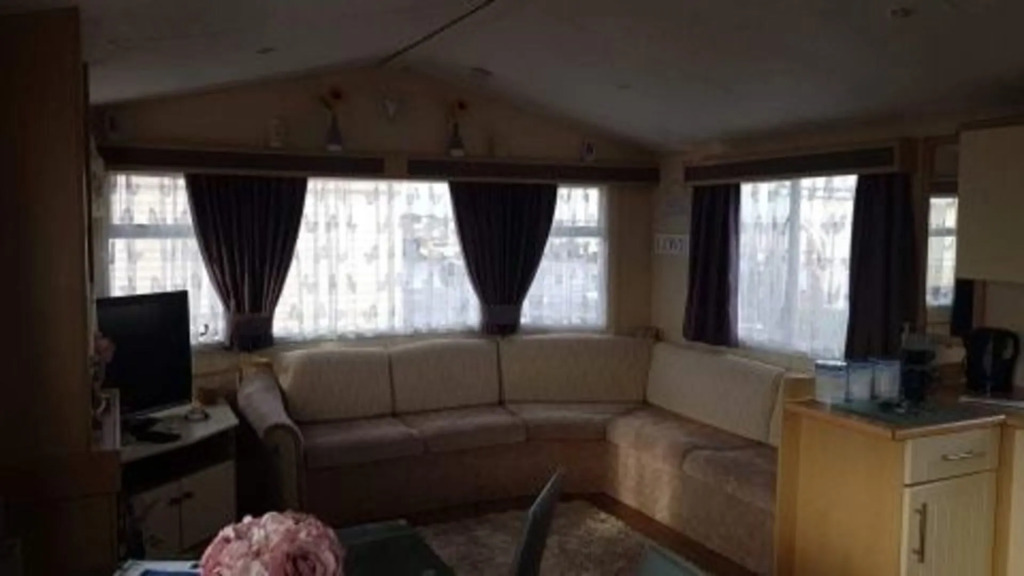 Caravan - Sleeps 8 - Pets Ok - Parking - Site Pool