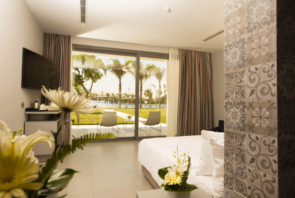 Dusit Thani LakeView Cairo