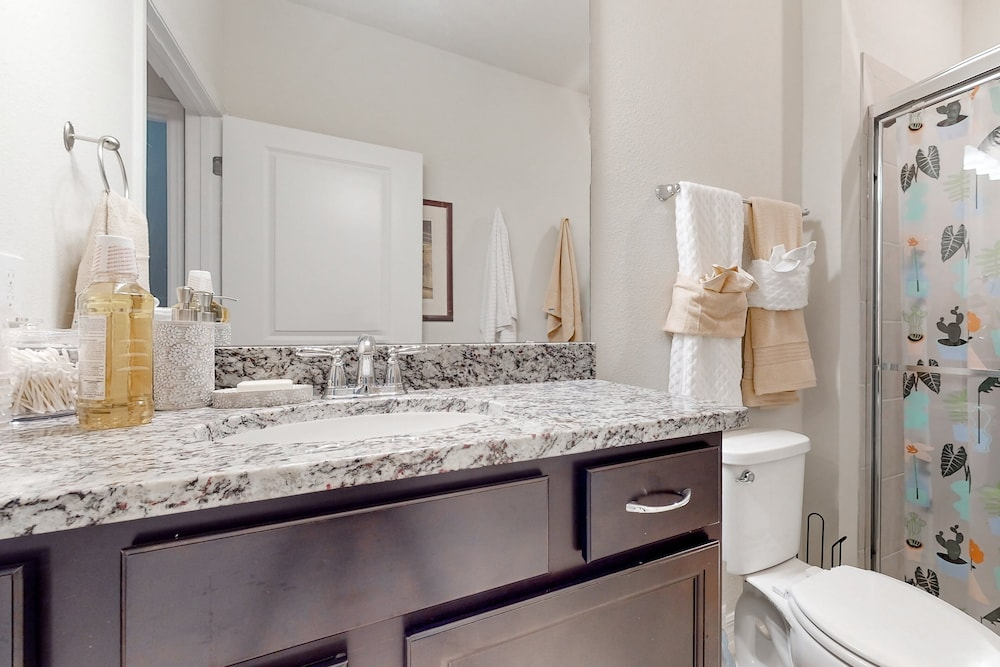 Charming Davenport House: Dog-friendly, Pool, Patio, Well-equipped Kitchen