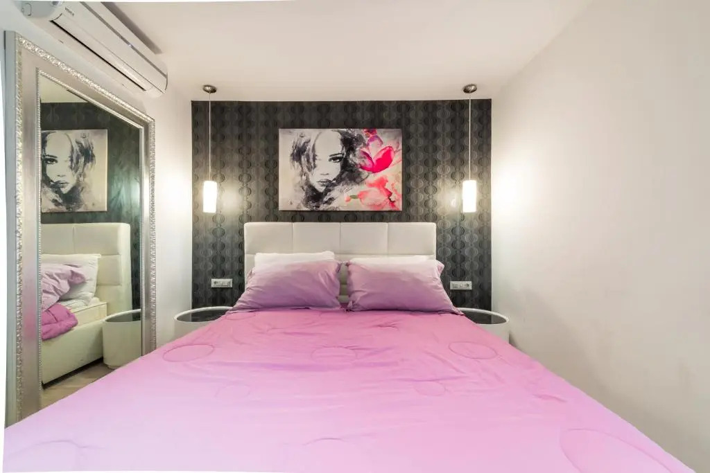 Apartment Violet