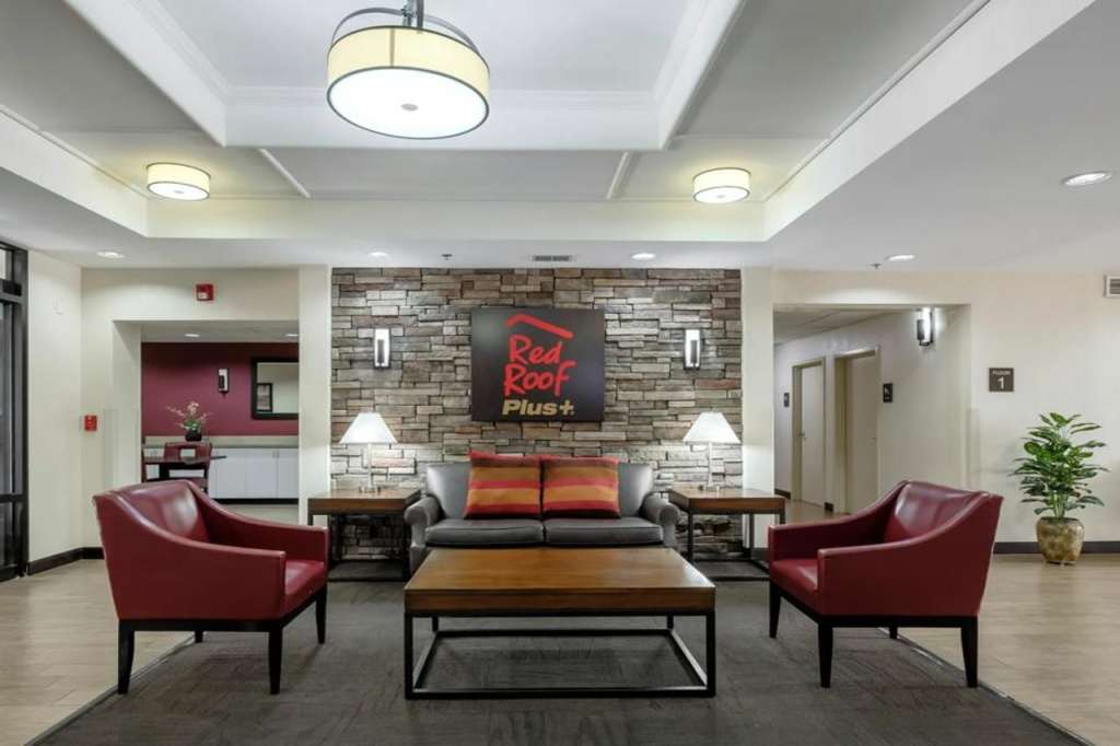 Red Roof Inn PLUS + Gainesville