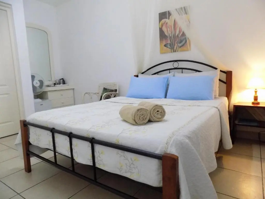 Villa Osumare Rootsy Beach front Guest House B&B