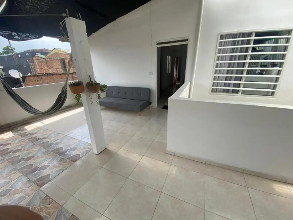 Hermoso apartamento con piscina y ascensor.
