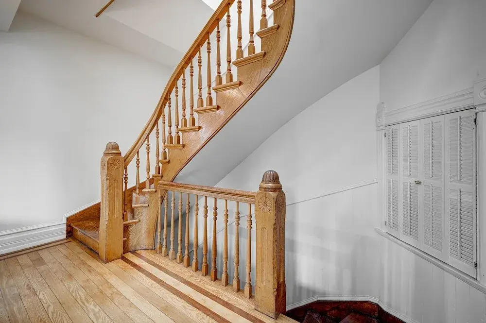 Huge Lincoln Park 6 Bed Duplex with Free Parking by AllSet Turnover