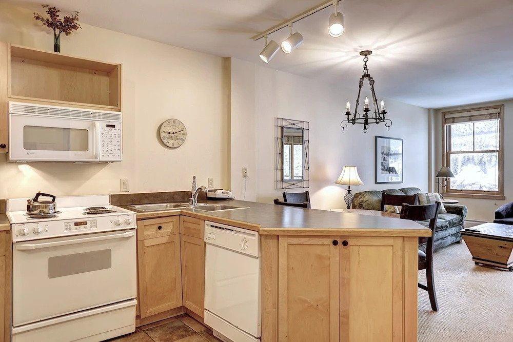 Silver Mill 8200-1br-walk To Slopes! Kids Ski Free! 1 Bedroom Condo by RedAwning