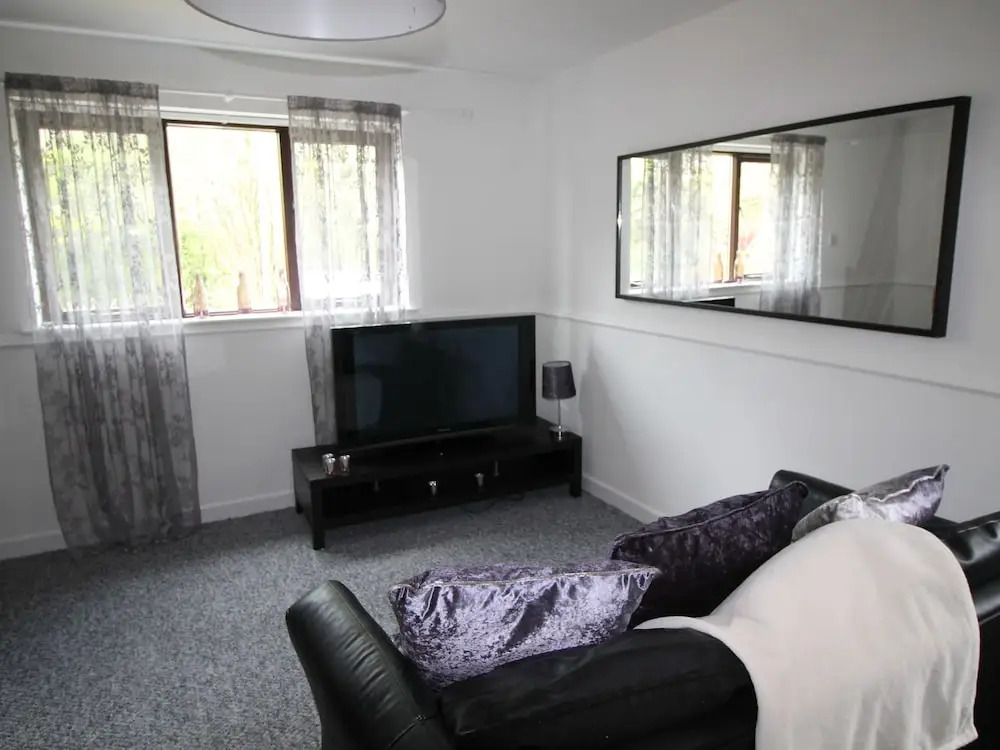 Glan y Ffordd 2 Bed House Near Cardiff by Cardiff Holiday Homes