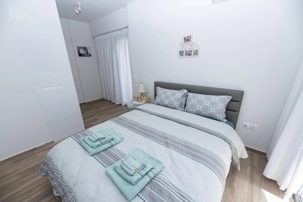Design Apartment with swimming pool near the beach (A1)