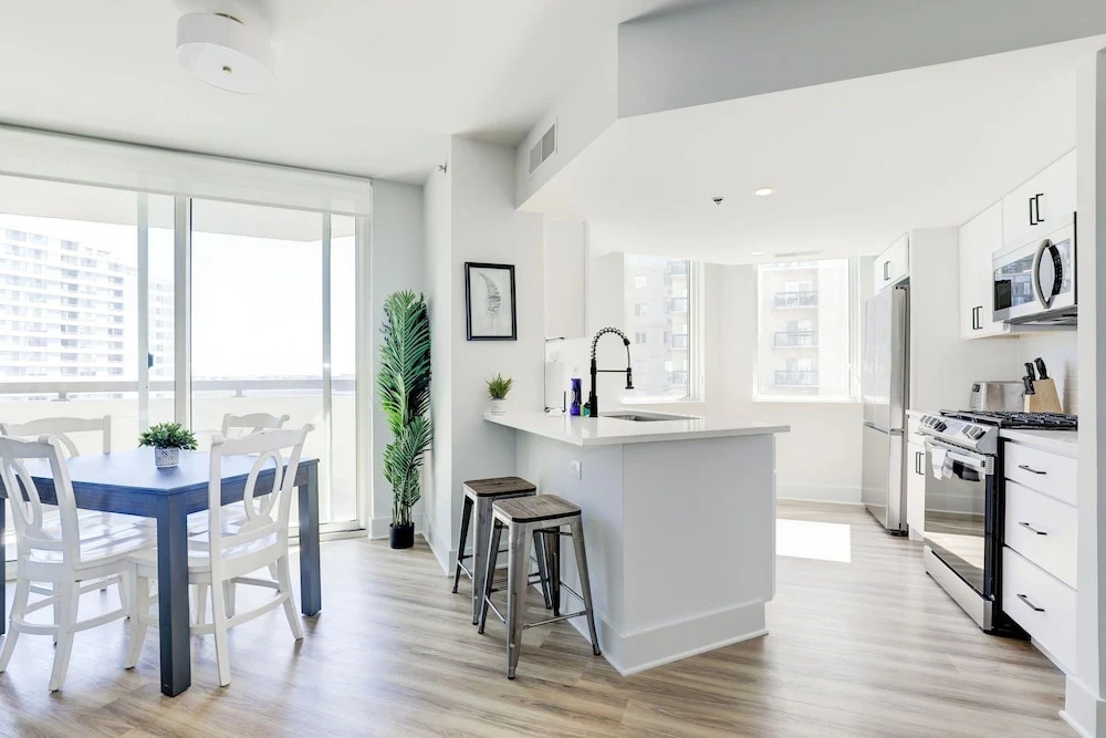 Elegant 2BR Apartment - Minutes to D.C.