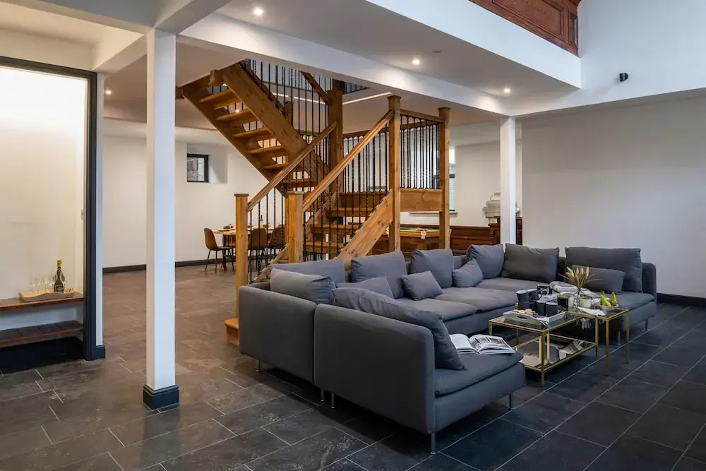 Beautiful 5 Bedroom Apartment in Capel Salem