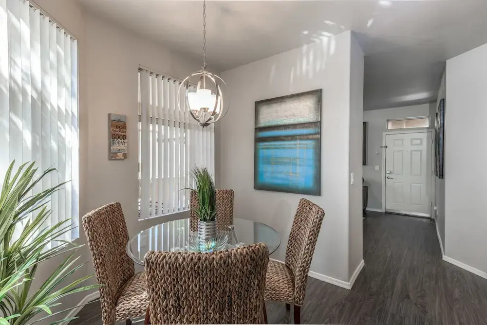 Executive King, Close to TCP and Kierland w Parking 1005