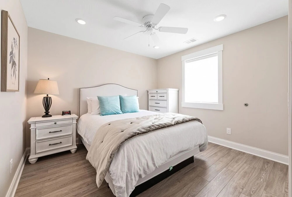 539 Bay St. Lake View Condo Unit 203E
