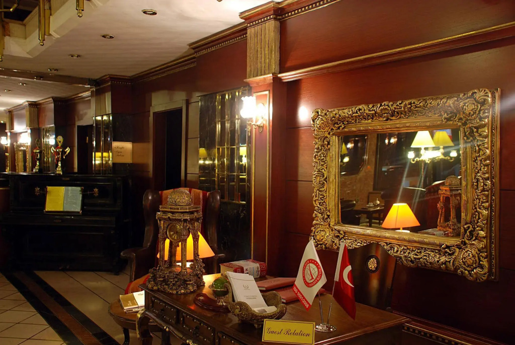 Royal Carine Hotel