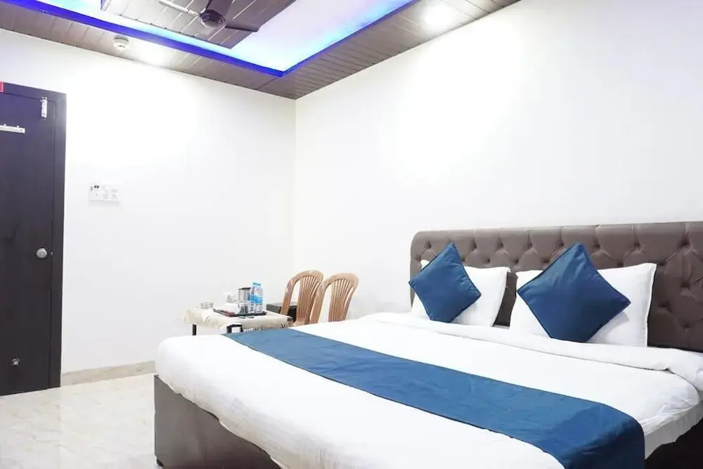 Collection O 81047 Hotel Viraj