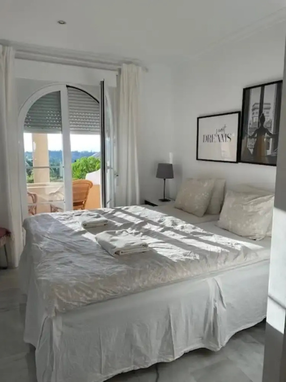 2-bed Sea View Apt, 10 Mins From Puerto Banus