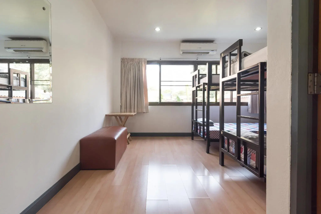 BaanSu Hostel