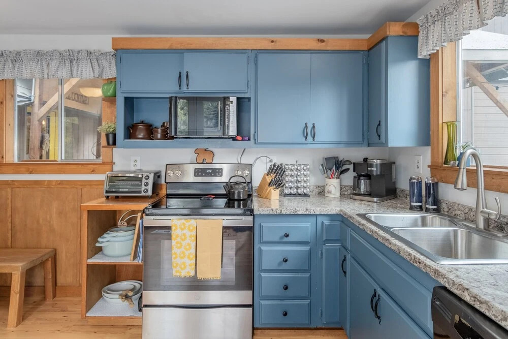 Trobele 3 Bedroom Home by NW Comfy Cabins by RedAwning