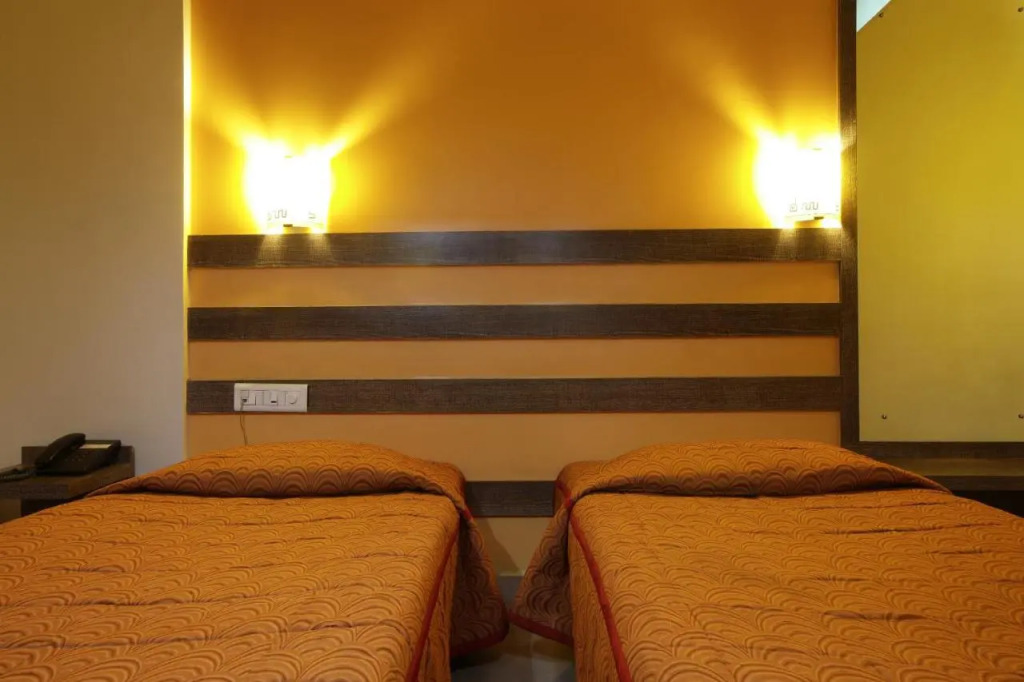 Hotel Orient Crown, Kolhapur