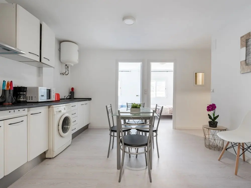 Simplistic Holiday Home in Málaga near Moorish Castle