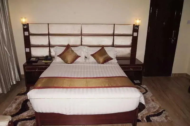 Tiffany Diamond Hotel Indira Gandhi Street