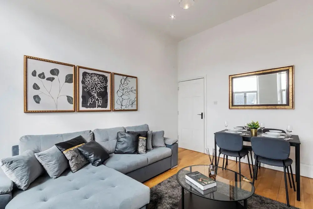City Apartment - Sleeps 4 & Free Parking
