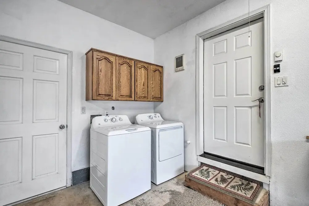 Pet-friendly PNW Home, 1 Mi to Rockaway Beach