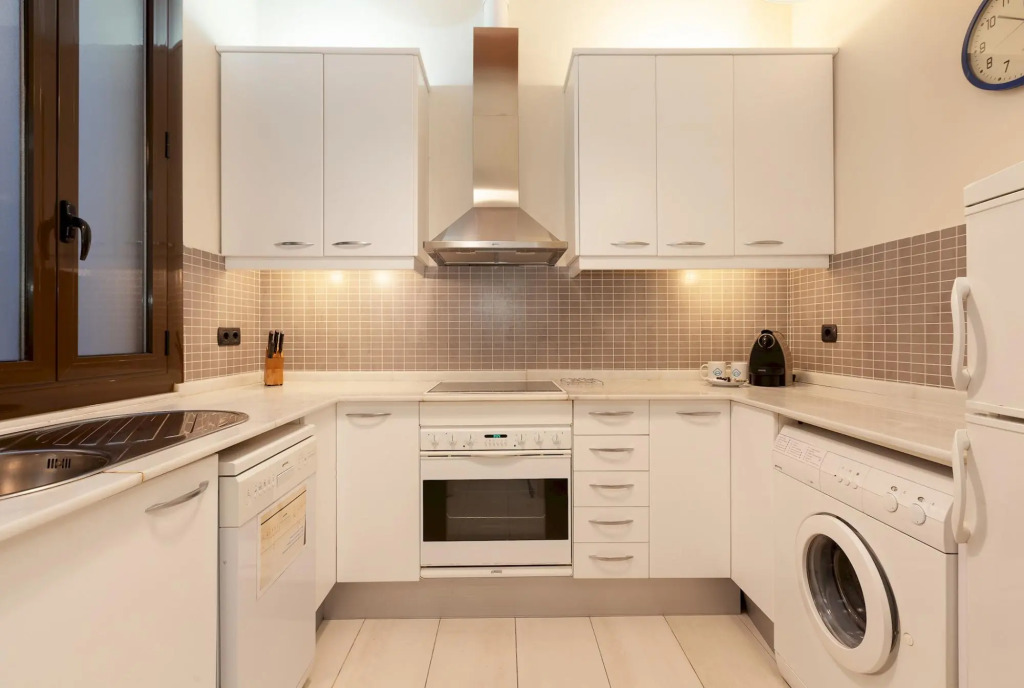 GAUDIR 4 · PERFECT apart. next to P. de Gracia for 4 Pax