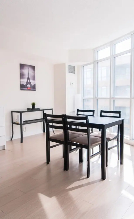 N2N Suites - Downtown Lake & City View offered by Short Term Stays