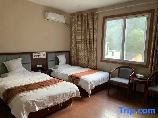 Wushan Dangyang Grand Canyon Hotel