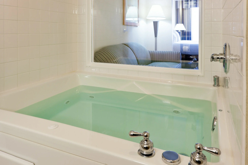 Holiday Inn Express & Suites Kent - University Area by IHG