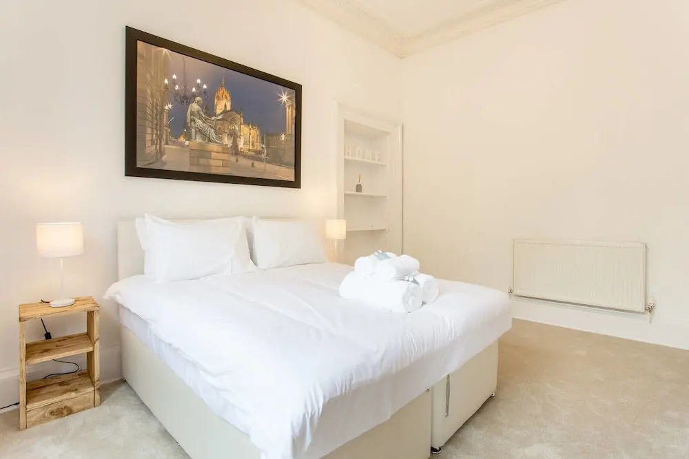 Perfect City Centre Location 50M From Princes St