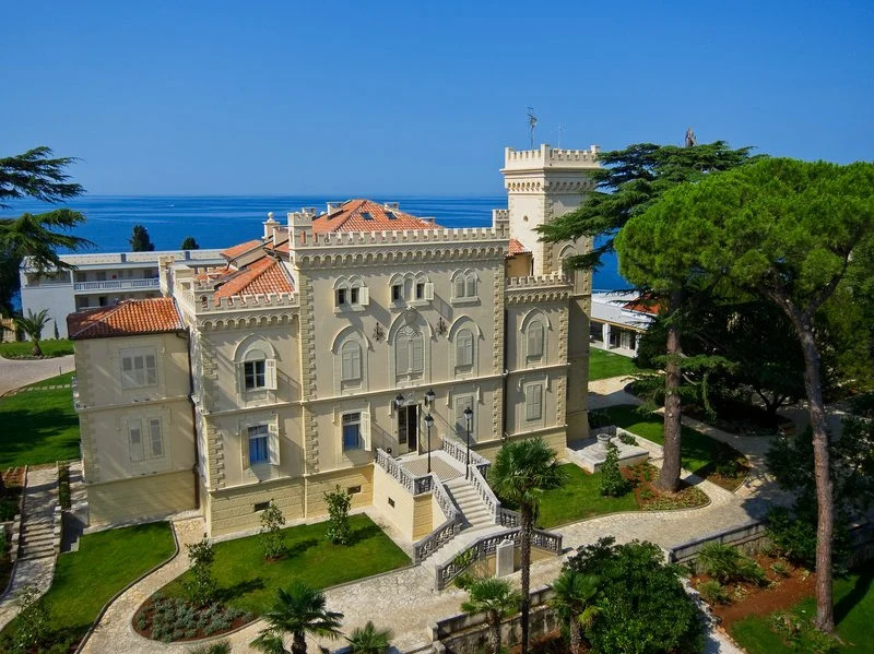 Isabella Castle *****